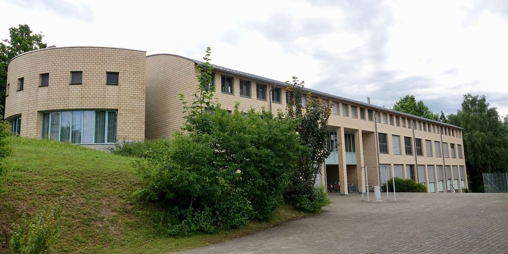 Sanierte naturwissenschaftliche Unterrichtsräume der Schulanlage Rain in Rapperswil-Jona